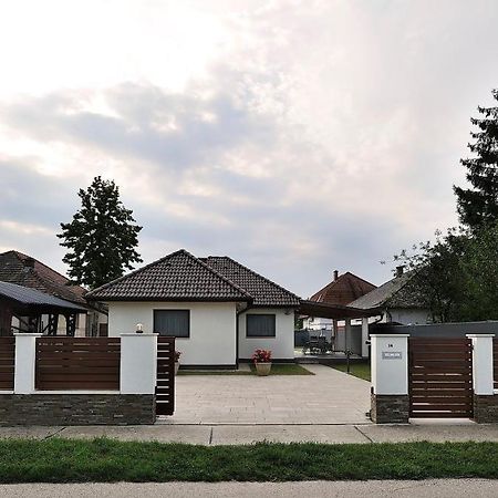 Laura Villa Balatonlelle Buitenkant foto